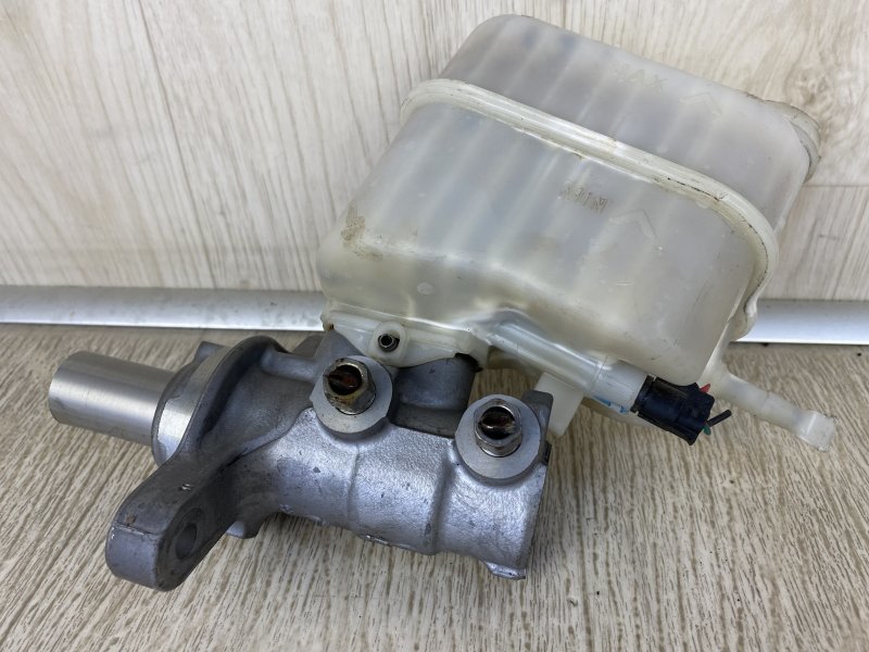 Главный тормозной цилиндр 200 14-16 2015 UF 2.4 ED6