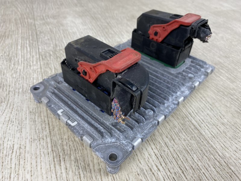 Блок управления двигателем 200 14-16 2015 UF 2.4 ED6