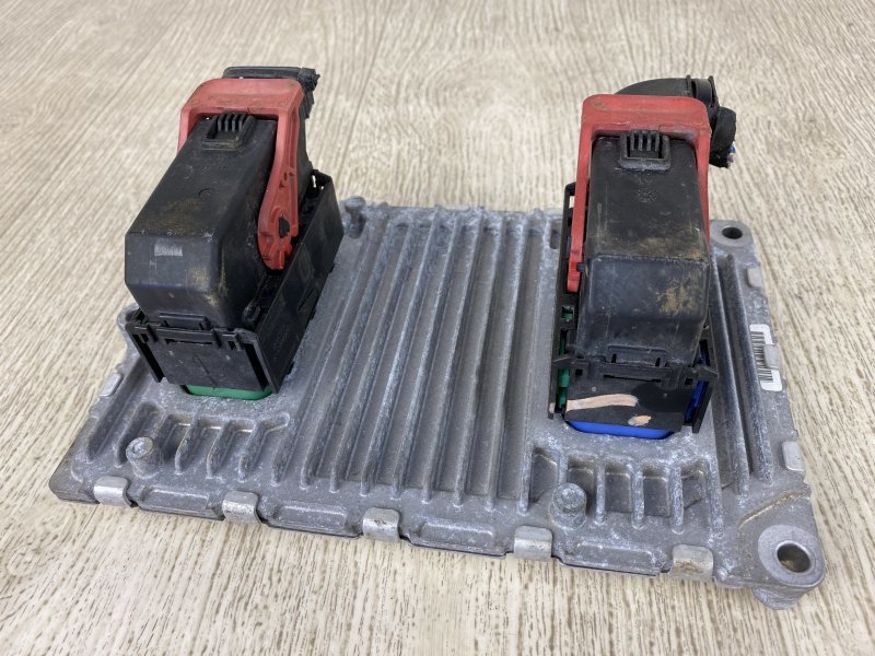 Блок управления двигателем 200 14-16 2015 UF 2.4 ED6