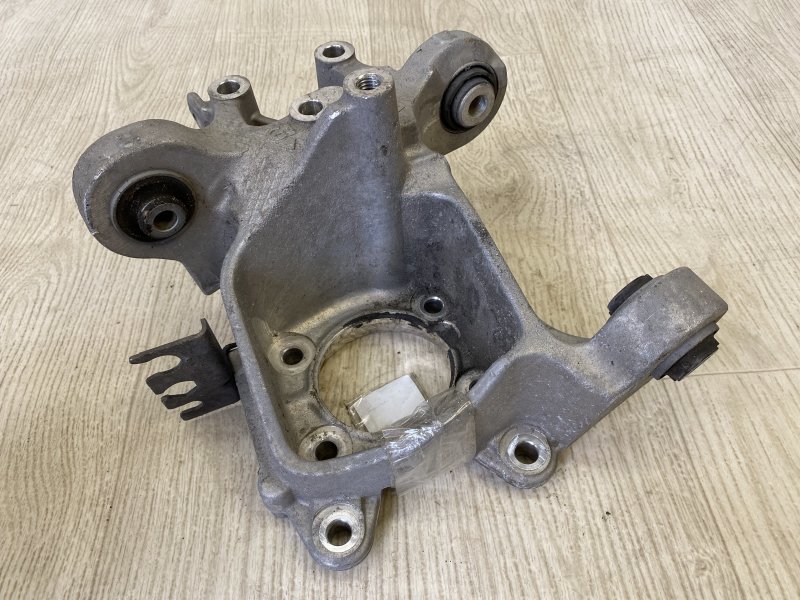 Цапфа задняя левая CHRYSLER 200 14-16 UF 2.4 ED6