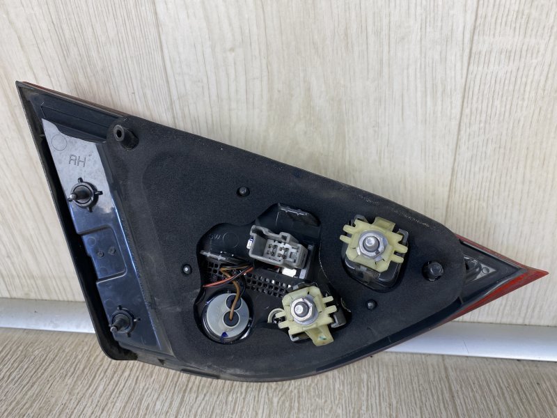 Фонарь внутренний задний правый 200 14-16 2015 UF 2.4 ED6