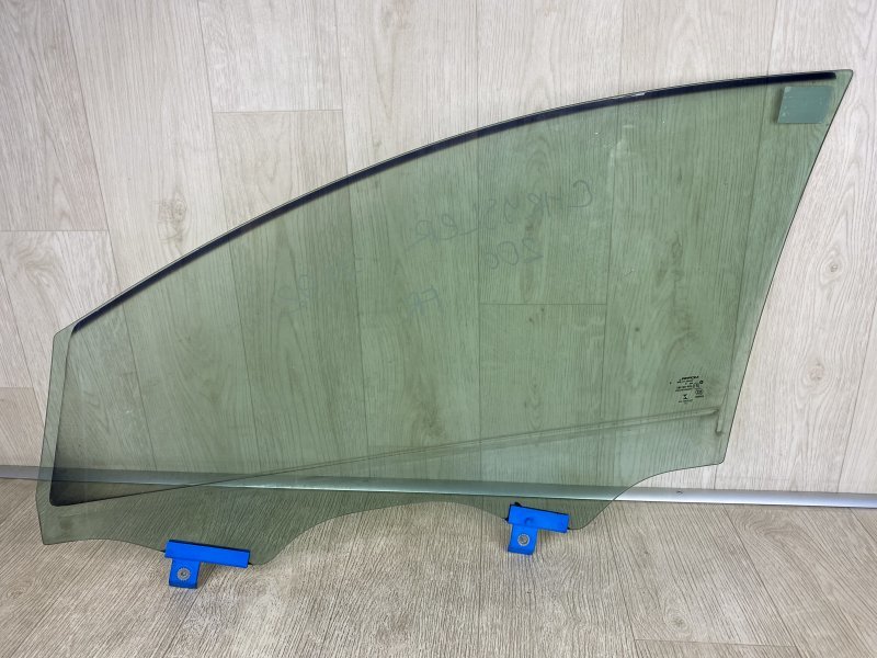 Стекло двери переднее правое CHRYSLER 200 14-16 UF 2.4 ED6