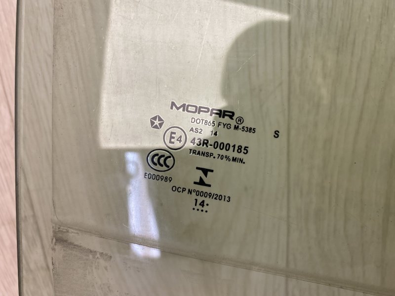 Стекло двери заднее правое 200 14-16 2015 UF 2.4 ED6