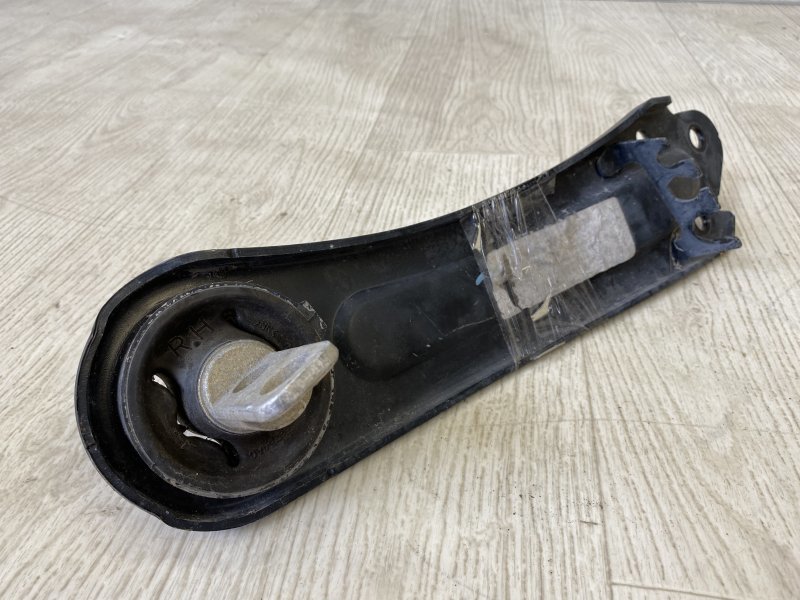 Рычаг задней подвески продольный правый 200 14-16 2015 UF 2.4 ED6