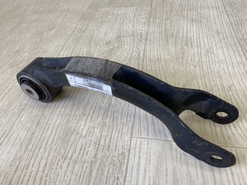 Рычаг задней подвески поперечный верхний 200 14-16 2015 UF 2.4 ED6
