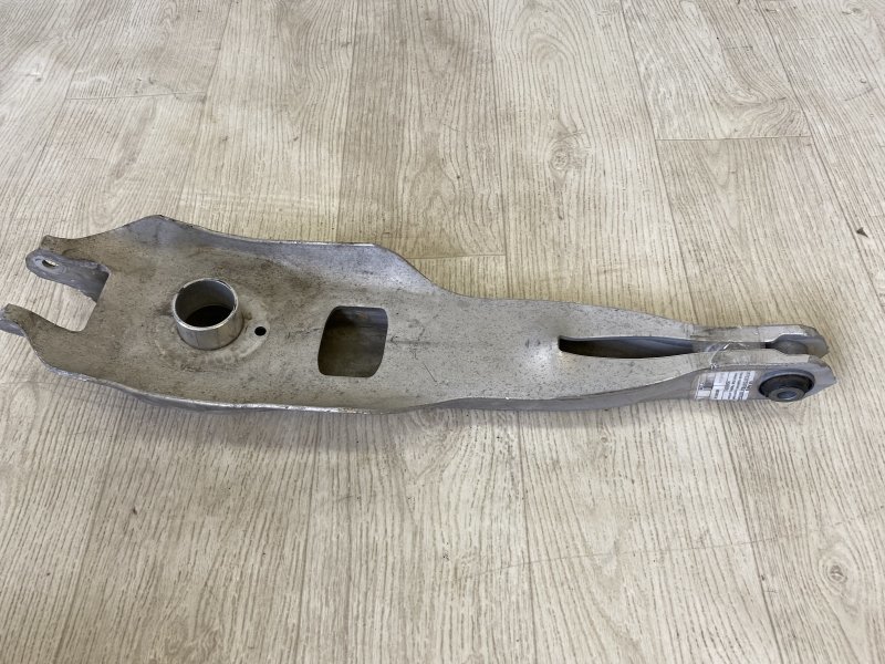 Рычаг задней подвески поперечный нижний CHRYSLER 200 14-16 2015 UF 2.4 ED6 68200065AA Б/У