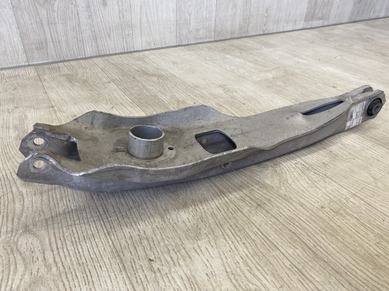 Рычаг задней подвески поперечный нижний 200 14-16 2015 UF 2.4 ED6