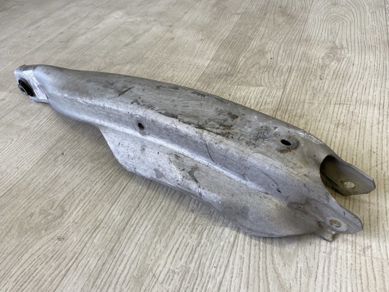 Рычаг задней подвески поперечный нижний 200 14-16 2015 UF 2.4 ED6