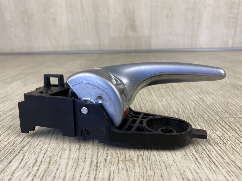 Ручка двери внутренняя правая CHRYSLER 200 14-16 UF 2.4 ED6