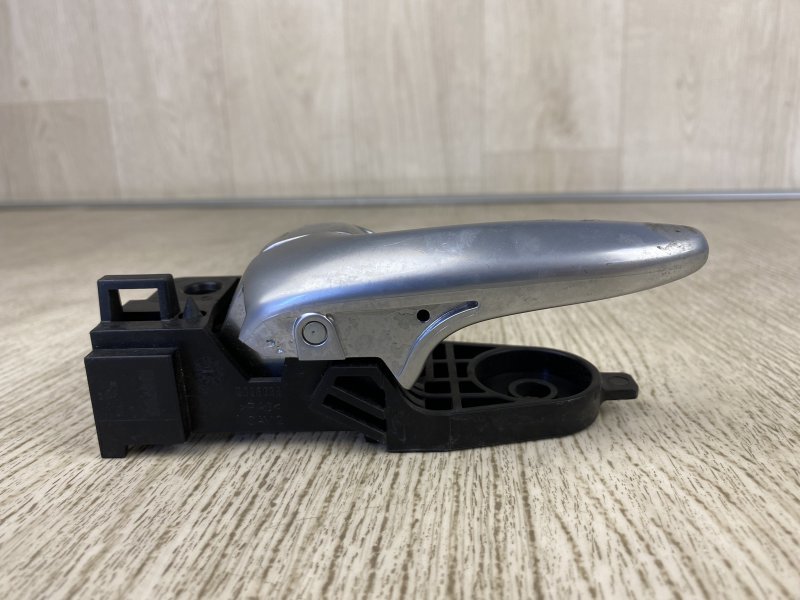 Ручка двери внутренняя левая 200 14-16 2015 UF 2.4 ED6