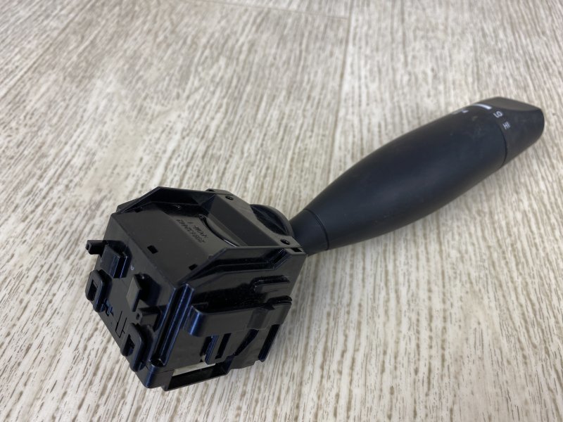 Подрулевой переключатель правый CHRYSLER 200 14-16 UF 2.4 ED6