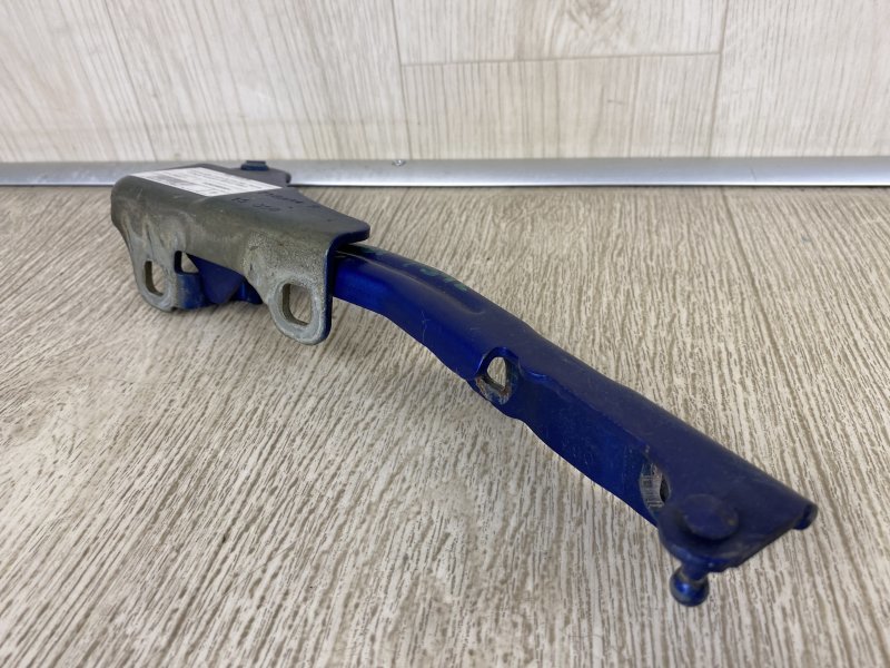 Петля капота правая CHRYSLER 200 14-16 UF 2.4 ED6