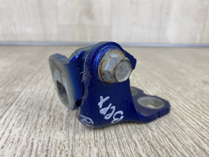 Петля двери верхняя правая CHRYSLER 200 14-16 2015 UF 2.4 ED6 68214360AD Б/У