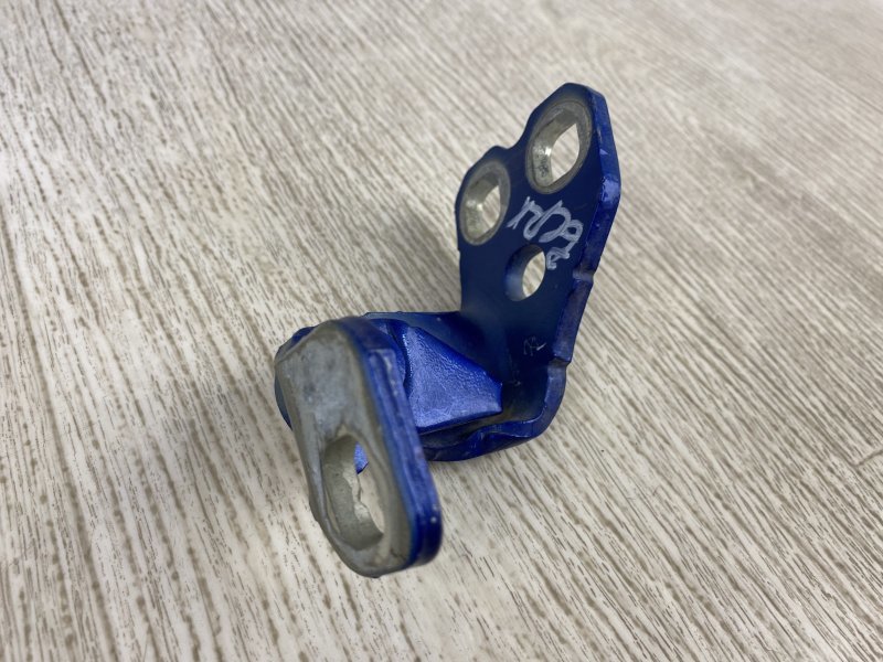 Петля двери верхняя левая CHRYSLER 200 14-16 2015 UF 2.4 ED6 68214361AD Б/У