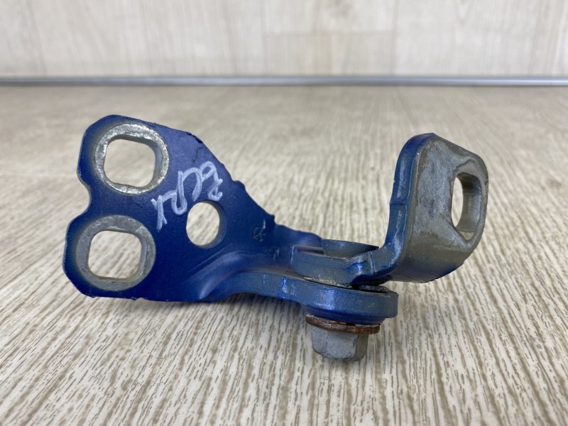 Петля двери верхняя левая CHRYSLER 200 14-16 UF 2.4 ED6