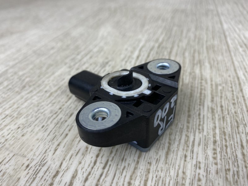 Датчик удара 200 14-16 2015 UF 2.4 ED6