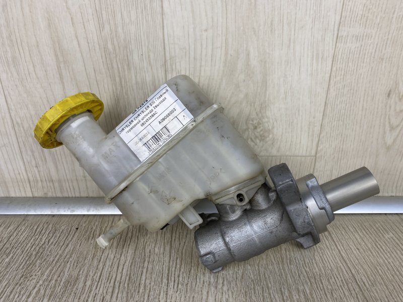 Главный тормозной цилиндр CHRYSLER 200 14-16 2015 UF 2.4 ED6 68245358AC Б/У