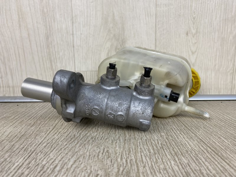 Главный тормозной цилиндр 200 14-16 2015 UF 2.4 ED6