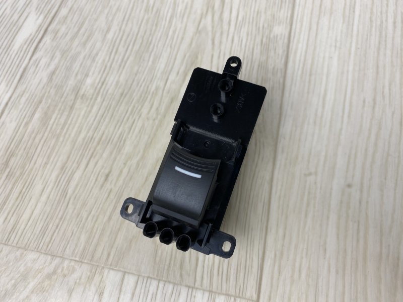 Кнопка стеклоподъемника задняя ACURA ILX 16-19 2016 UDE 2.4 K24V 35770-TK4-A01 Б/У