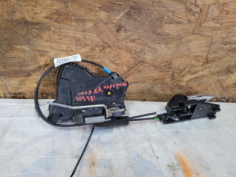 Замок двери передний правый SUZUKI KIZASHI 09-14 2011 Седан 2.4 82210-57L73 Б/У