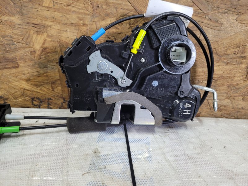 Замок двери передний правый SUZUKI KIZASHI 09-14 Седан 2.4