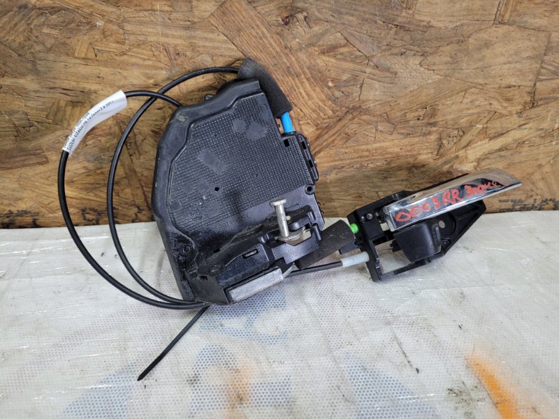 Запчасть замок двери задний правый SUZUKI KIZASHI 09-14 2011 Седан 2.4 82310-57L13 Б/У Замок двери задний правый SUZUKI KIZASHI 09-14 2011 Седан 2.4 82310-57L13 Б/У