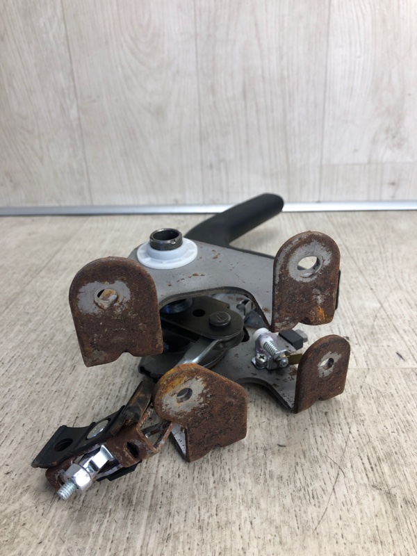 Рычаг стояночного тормоза KIA FORTE YD 12- YD 1.8 G4NB