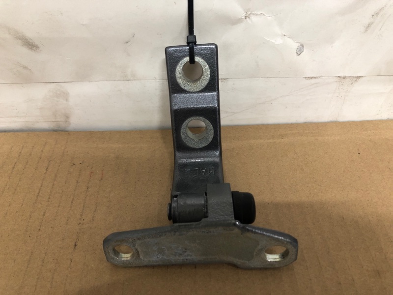 Петля двери нижняя задняя левая INFINITI Q50 20- Седан 3.0 VR30DDTT