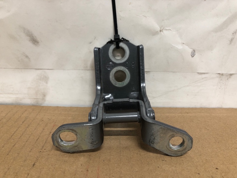 Петля двери верхняя передняя левая Q50 20- 2021 Седан 3.0 VR30DDTT