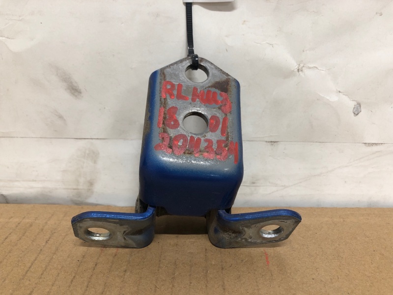 Петля двери нижняя задняя левая MAZDA 3 BK 03-08 2004 Седан 2.3 E112-73-240 Б/У