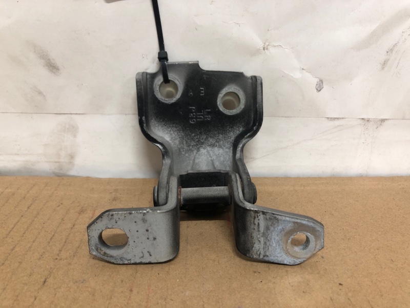 Петля двери нижняя передняя правая KIZASHI 09-14 2011 Седан 2.4