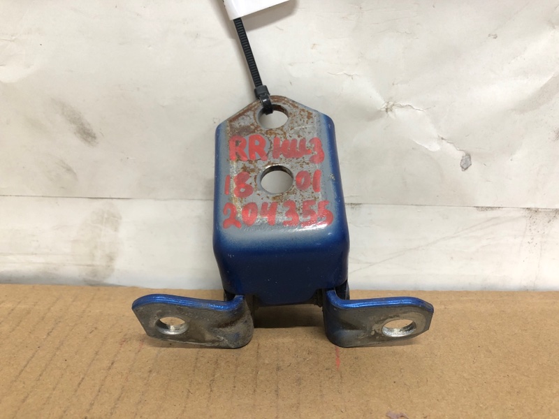 Петля двери нижняя задняя правая MAZDA 3 BK 03-08 2004 Седан 2.3 E112-72-240 Б/У