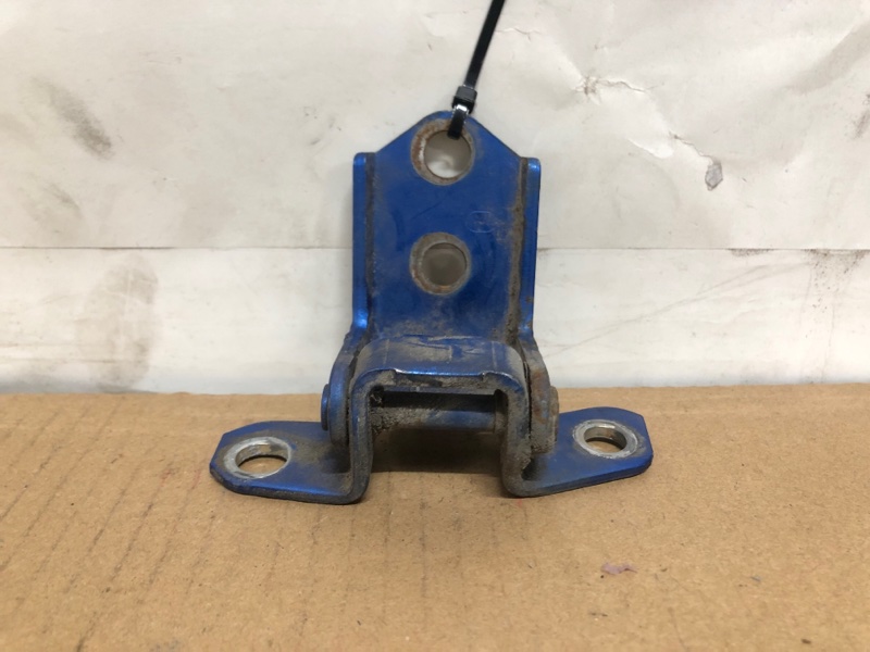 Петля двери нижняя задняя правая 3 BK 03-08 2004 Седан 2.3