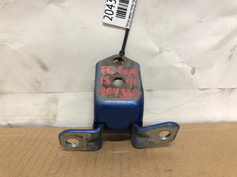 Петля двери верхняя передняя правая MAZDA 3 BK 03-08 2004 Седан 2.3 F151-58-210 Б/У