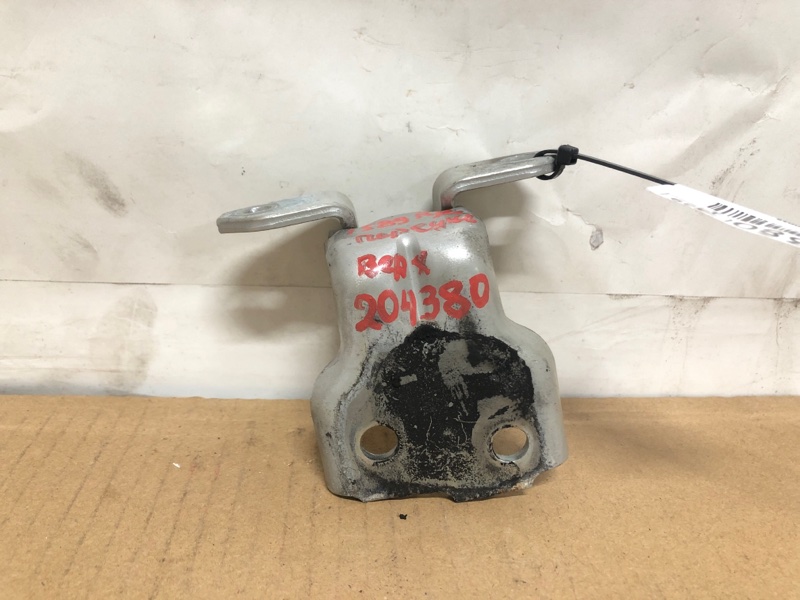 Петля двери верхняя передняя правая SUZUKI SX4 06-13 2008 Седан J20A 69310-63J00 Б/У