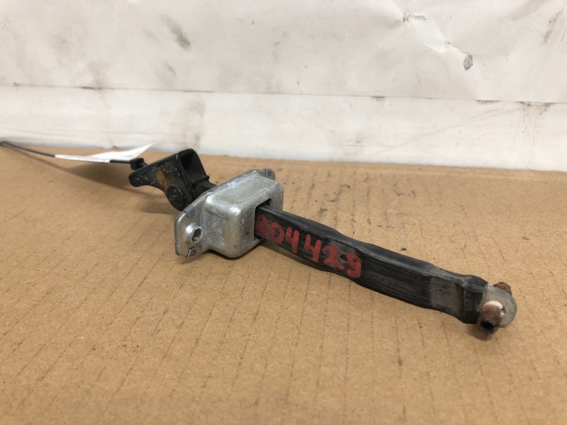 Ограничитель двери задний правый SUZUKI KIZASHI 09-14 2011 Седан 2.4 81830-57L01 Б/У