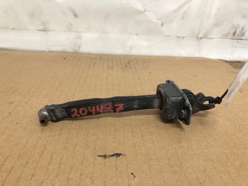 Запчасть ограничитель двери передний правый SUZUKI KIZASHI 09-14 2011 Седан 2.4 81810-57L01 Б/У Ограничитель двери передний правый SUZUKI KIZASHI 09-14 2011 Седан 2.4 81810-57L01 Б/У