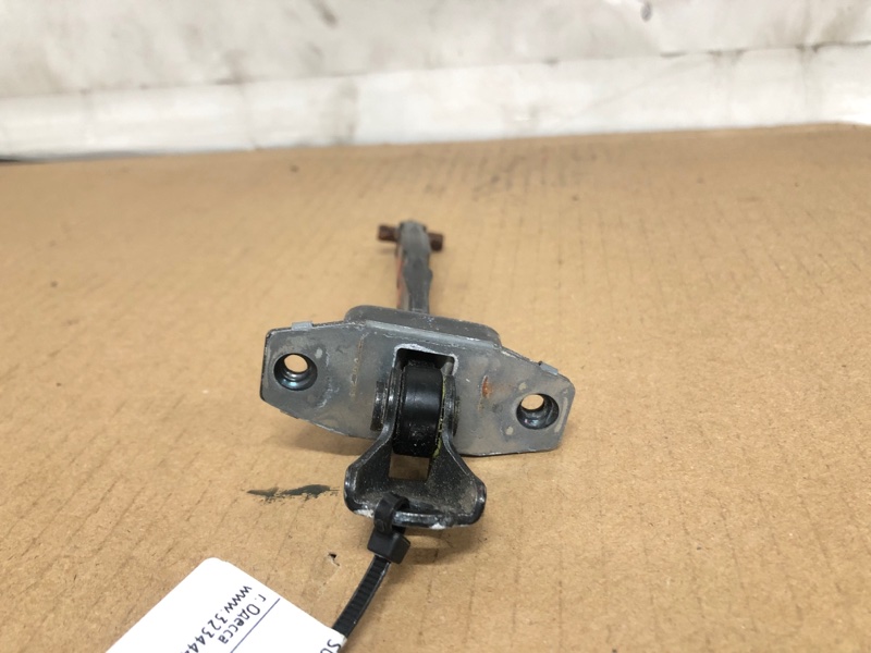 Ограничитель двери передний правый KIZASHI 09-14 2011 Седан 2.4 Ограничитель двери передний правый KIZASHI 09-14 2011 Седан 2.4