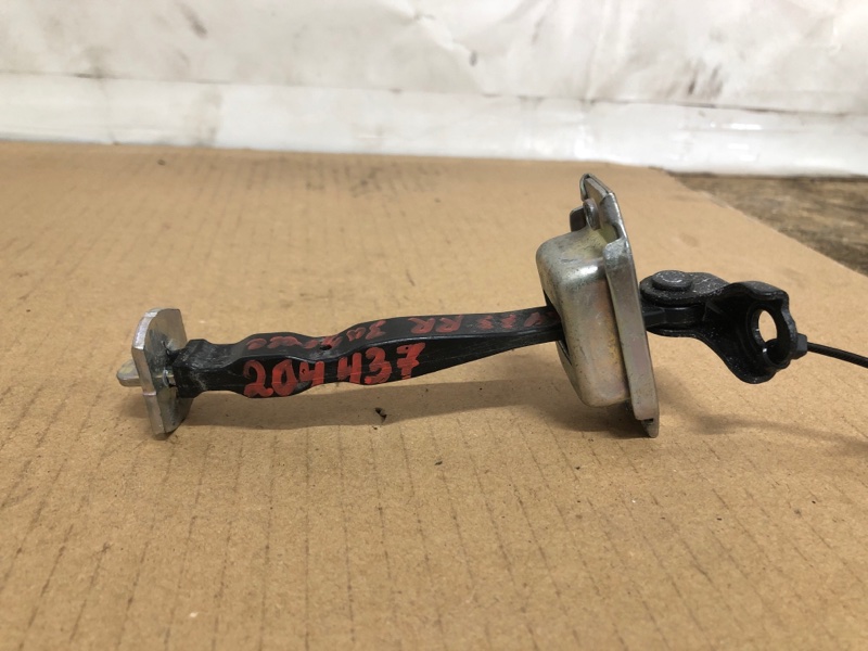 Ограничитель двери задний правый NISSAN SENTRA B17 12-21 2014 Седан 1.8 82430-3RA0A Б/У