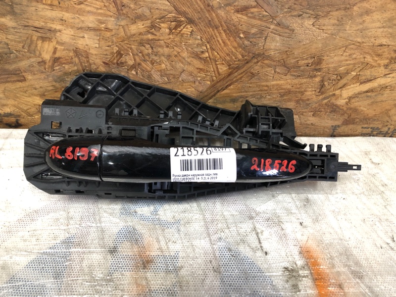 Запчасть ручка двери наружная задняя левая JEEP CHEROKEE 14- 2019 3.2L 6 68084837AA Б/У Ручка двери наружная задняя левая JEEP CHEROKEE 14- 2019 3.2L 6 68084837AA Б/У