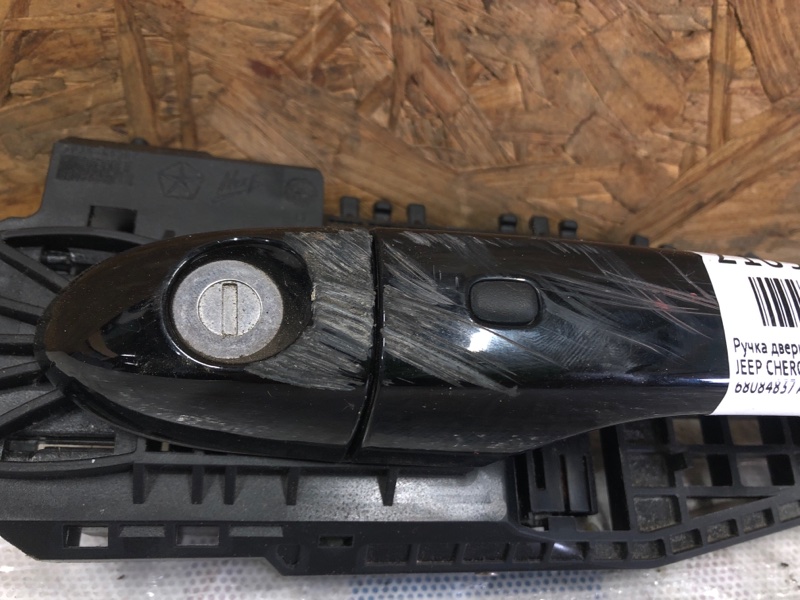 Ручка двери наружная передняя левая CHEROKEE 14- 2019 3.2L 6 Ручка двери наружная передняя левая CHEROKEE 14- 2019 3.2L 6