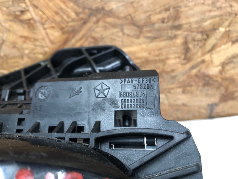 Ручка двери наружная задняя правая CHEROKEE 14- 2019 3.2L 6 Ручка двери наружная задняя правая CHEROKEE 14- 2019 3.2L 6