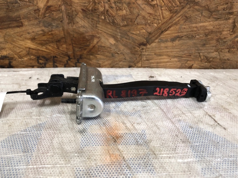 Запчасть ограничитель двери задний левый JEEP CHEROKEE 14- 2019 3.2L 6 68103032AD Б/У Ограничитель двери задний левый JEEP CHEROKEE 14- 2019 3.2L 6 68103032AD Б/У