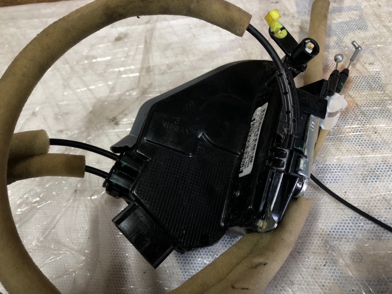 Замок двери передний левый NISSAN NV200 USA 13- Минивэн 2.0L 4