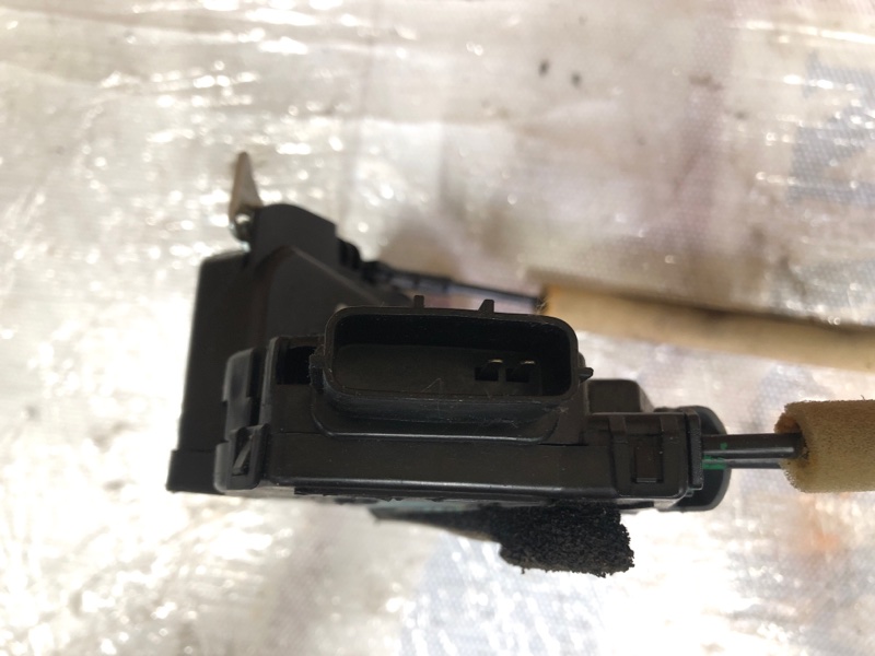 Замок двери передний правый NISSAN NV200 USA 13- Минивэн 2.0L 4