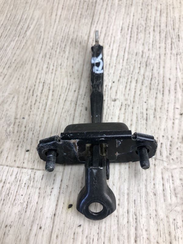 Ограничитель двери задний правый KIA FORTE YD 12- YD 1.8 G4NB Ограничитель двери задний правый KIA FORTE YD 12- YD 1.8 G4NB