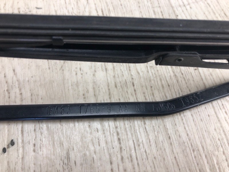 Поводок стеклоочистителя передний правый FLEX 08-19 2013 TP3 3.5 PDED