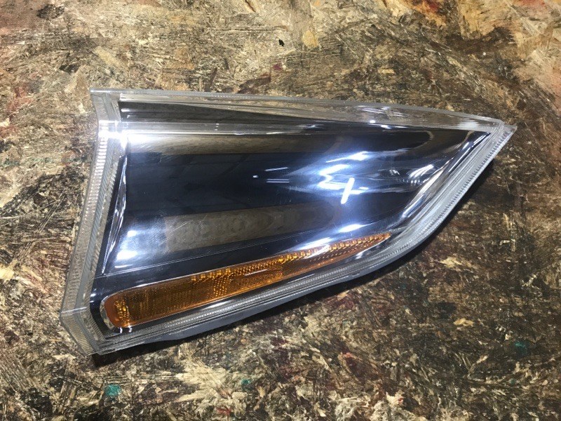 Указатель поворота левый NISSAN LEAF 10-17 26185-3NF0A новая