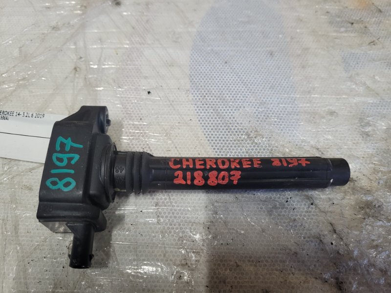 Запчасть катушка зажигания JEEP CHEROKEE 14- 2019 3.2L 6 05149168AI Б/У Катушка зажигания JEEP CHEROKEE 14- 2019 3.2L 6 05149168AI Б/У