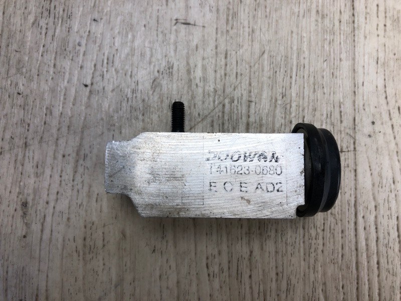 Клапан кондиционера KIA FORTE/CERATO TD 08-13 2010 TD 2.0 G4KD 97604-1J000 Б/У